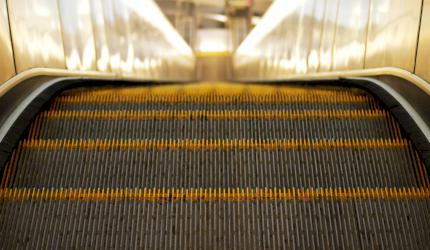 cepillo escalera mecánica