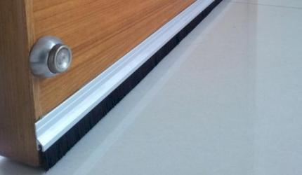 raspall per a la porta